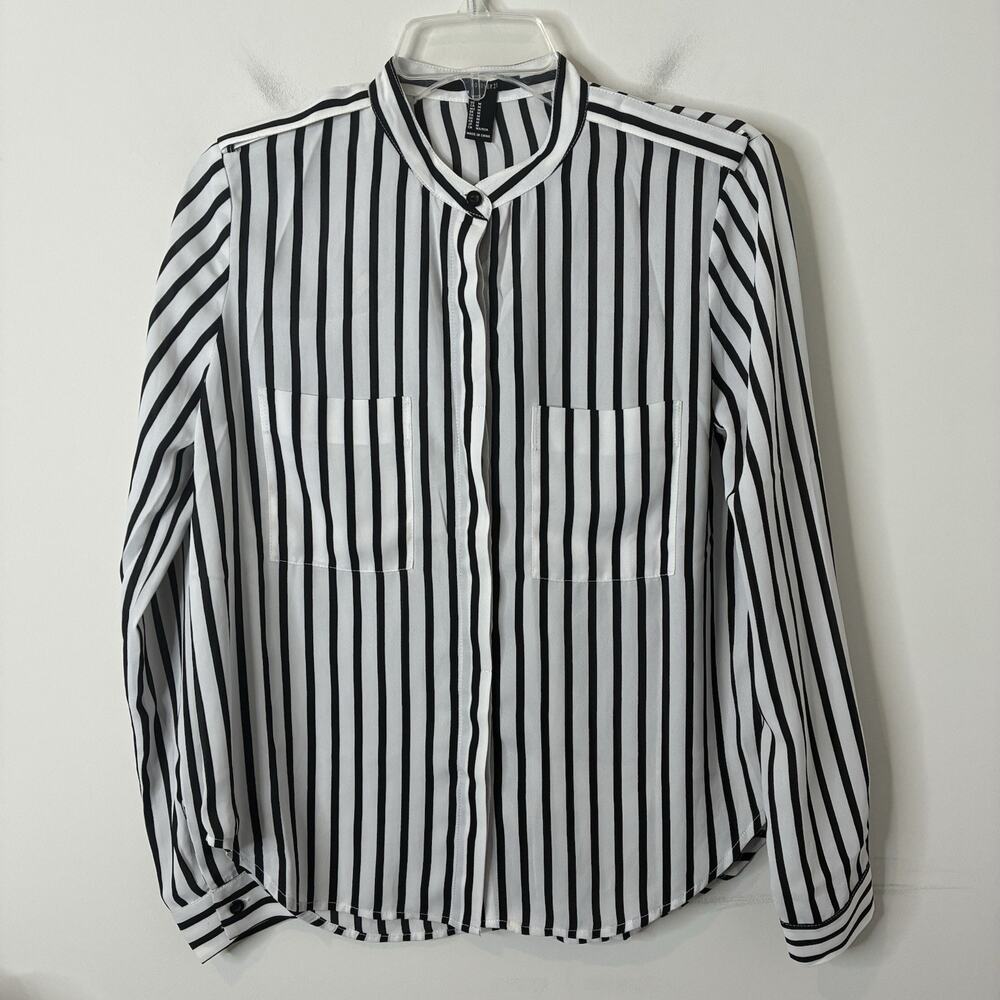 Forever 21 NWT Women's Striped Ivory/Black Long Sleeve Button-Up Shirt Medium